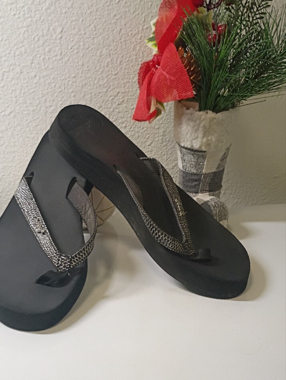 Reef Women's Black Flip Flop Sandals with Silver Rhinestone Straps - Picture 6 of 11